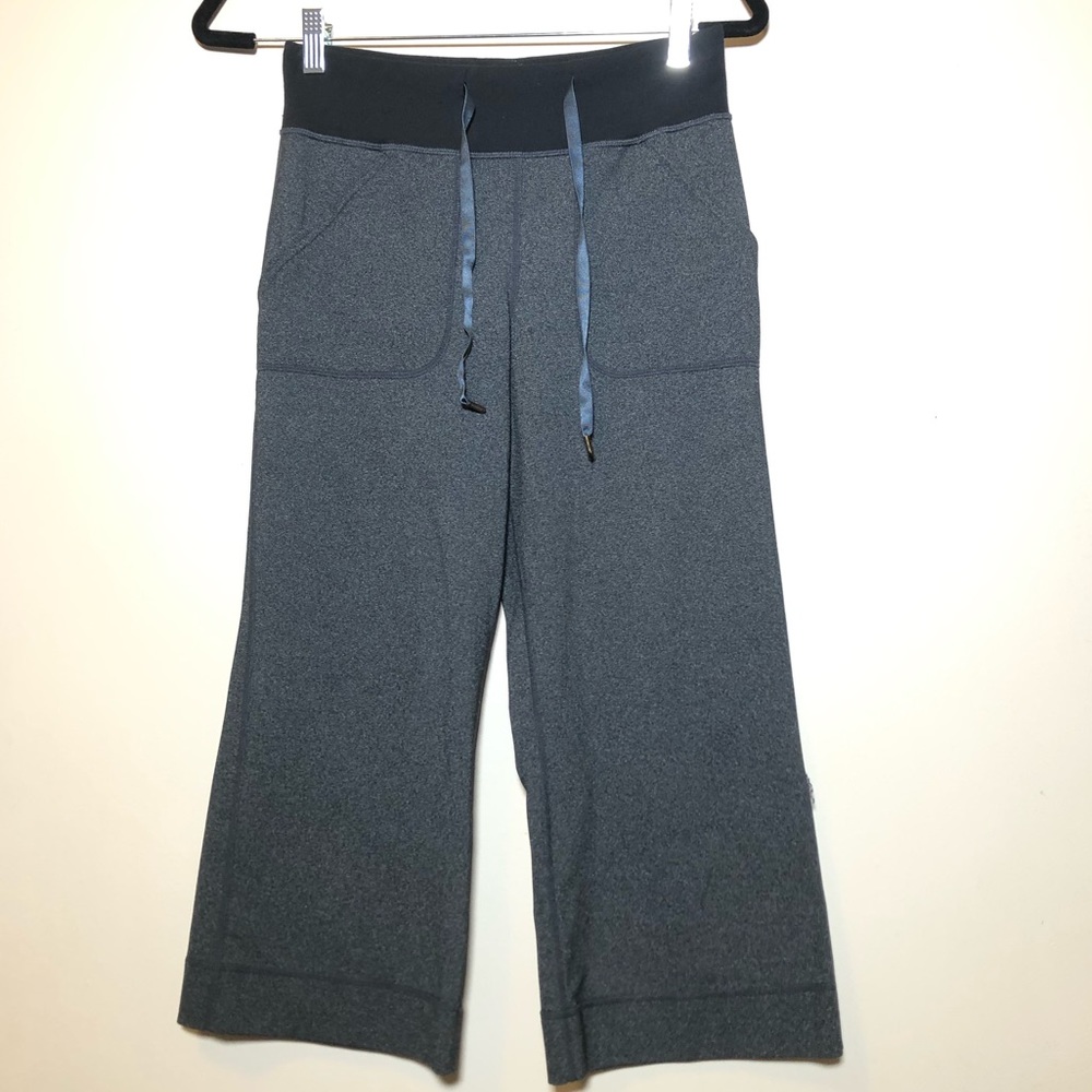 Lululemon women’s yoga Capri size 2 black grey